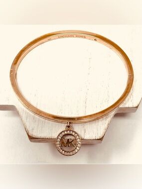 MICHAEL KORS rose gold tone CZ dangle MK charm hange bangle bracelet